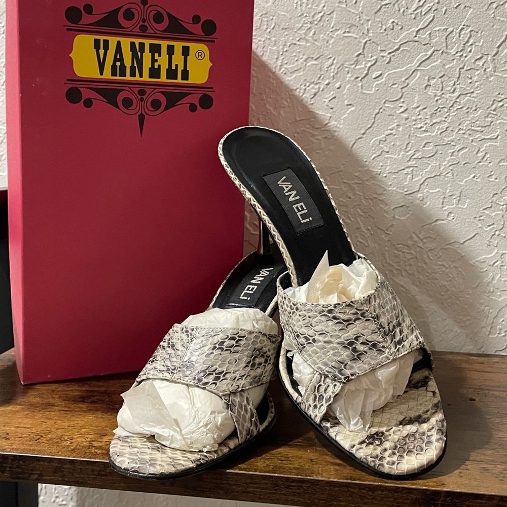 Vaneli Snakeskin Heels w/ Silver Metal Heel Sz. 9.5